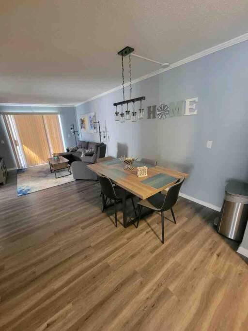 2022 Renovated 2-Bdrm Cozy, Lovely Condo W/Parking! Гілтон-Гед-Айленд Екстер'єр фото